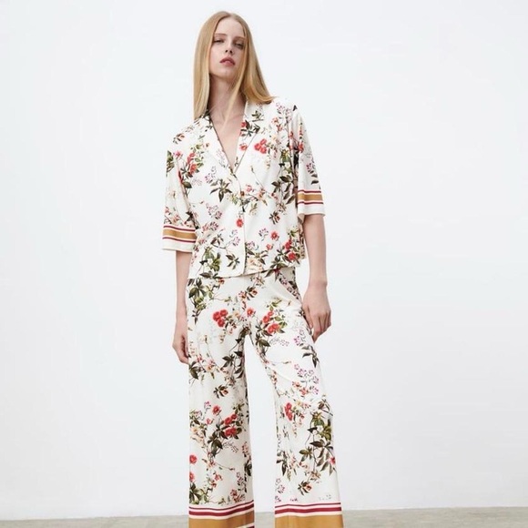 NWOT Zara Flowy Printed Pants & Shirt Set - Size Large | post is for blouse ONLY - Picture 2 of 2